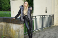 Vorschau: Parka Jacke schwarz mit Echtfell Kragen Silberfuchs Echtes Fell Innenfutter Kaninfell Vorschau: Parka Jacke schwarz mit Echtfell Kragen Silberfuchs Echtes Fell Innenfutter Kaninfell