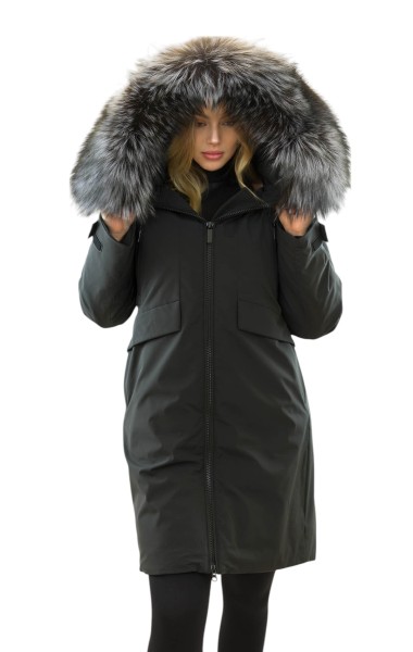 Wetterfester Damenparka mit Silberfuchs Kragen